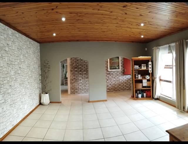 3 BEDROOM FREESTANDING FOR SALE IN STRELITZIA PARK